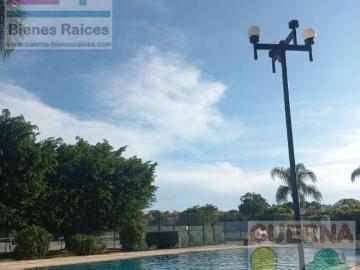 CASA EN VENTA ATRAS DE SUMIYA, ¡OPORTUNIDAD!, CON 3 HABITACIONES EN PLANTA BAJA, CANCHAS DE TENIS, A