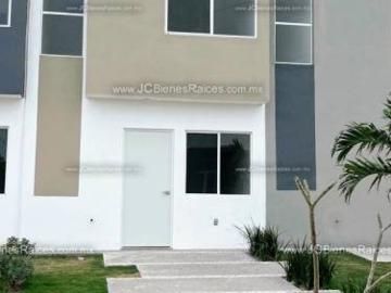 ¡Casa en Venta a 10 minutos del Aeropuerto por tan solo $1,008,000!