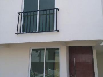 CASA EN VENTA, A 15 MIN DE GALERIAS METEPEC. UBICADA EN RESIDENCIAL QUINTO SOL