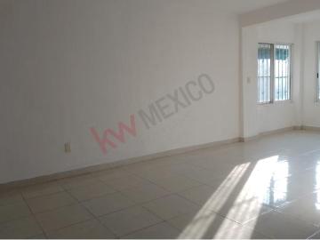 Casa en venta a 600 m del reloj Floral