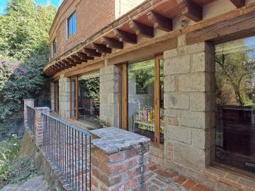 CASA EN VENTA A DOS CUADRAS DE ARTZ PEDREGAL