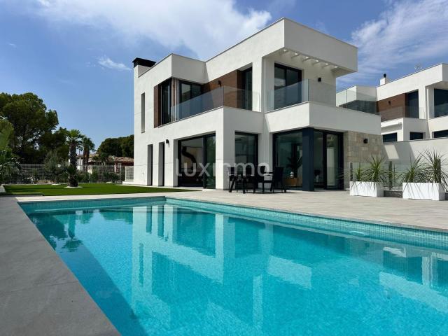 Casa en venta a estrenar en Benidorm Alicante