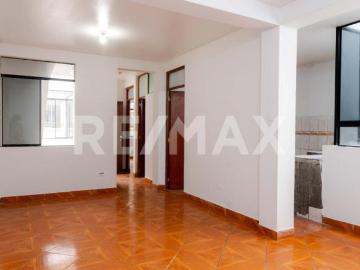 Casa en venta a pocos metros de la Av. Tantamayo