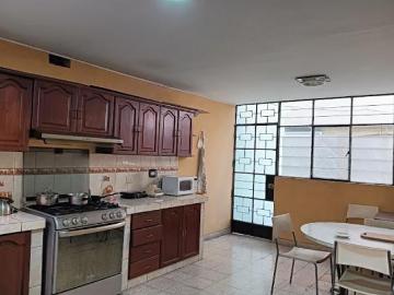 Casa en venta a pasos de Parque Quiñones San Miguel