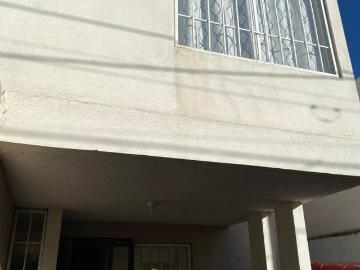 CASA EN VENTA. A PIE DE CALLE