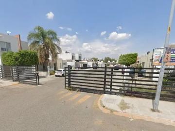 CASA EN VENTA A PRECIO REMATE EN QUERETARO SM