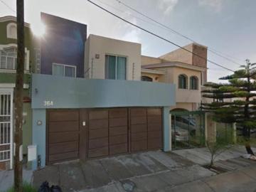 CASA EN VENTA A TAN SOLO 5 MIN DE PLAZA GALERIAS GUADALAJARA!
