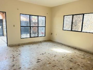 CASA EN VENTA, A UNAS CALLES DEL CENTRO DE YAUTEPEC, MORELOS