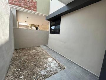 CASA EN VENTA A UNOS PASOS DE FAJA DE ORO Y AV HIDALGO