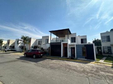 CASA EN VENTA ACABADOS DE LUJO EN COTO CON ALBERCA FRACC REAL DEL VALLE