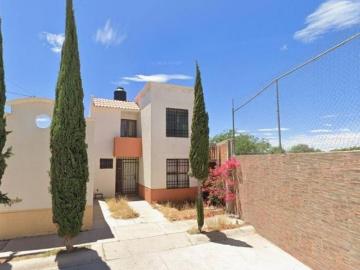Casa en venta, Adjudicada, fracc. Arboledas de Jacarandas, San Luis Potosí, México. LUN