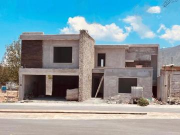 CASA EN VENTA AL NORTE FRACC. CERRADO