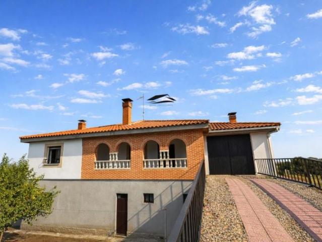 Casa en venta Almenara de Tormes