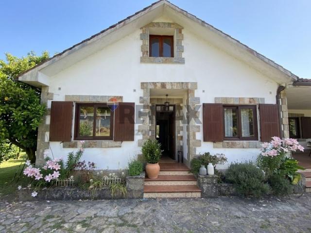 Casa en venta. Ames