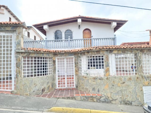 Casa en venta Amplia de 350m2 construcción Urb Valle Alto Los Teques