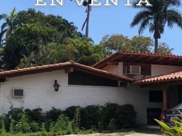 Casa en Venta: Amplio Terreno zona R2. Urb. Barrio Sucre