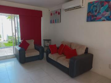 Casa en venta amueblada en Club Náutico Teques con excelente clima