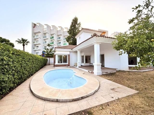 Casa en venta Benalmádena, España