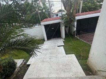 Casa en venta Bosques de la Victoria uso de suelo mixto por plaza arboledas
