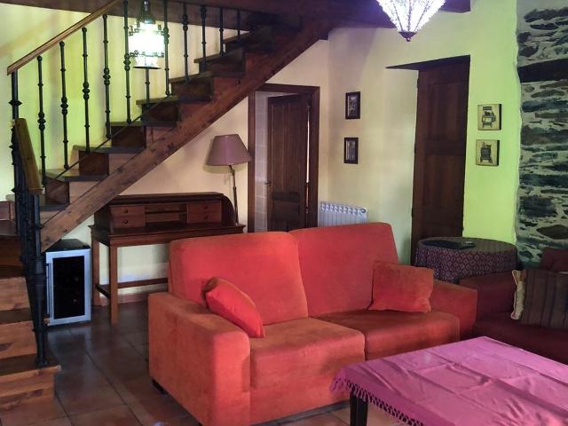 Casa en venta. Cubillos del Sil