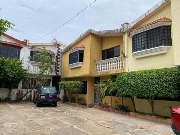 Casa en Venta calle Nuevo León, Col. Petrolera. Coatzaocoalcos