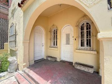 CASA EN VENTA, CALLE TREVIÑO #1423 PTE. CENTRO DE MONTERREY