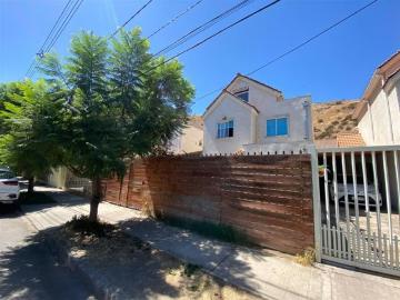 CASA En Venta Casa Aislada con 2 Piso en Condominio Cumbres de Nos | 4 Dormitorios por 195000. 00 en San Bernardo
