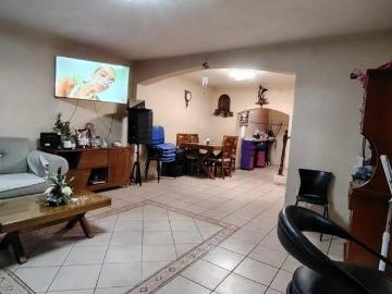 Casa en venta cercana a Av. Lázaro Cárdenas por clínica IMSS 46