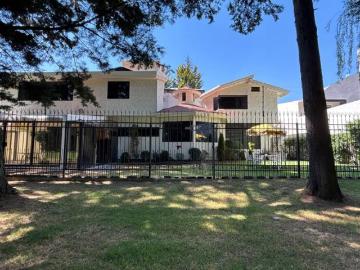 CASA EN VENTA DE DOS TERRENOS CON VISTA AL CAMPO DE GOLF SAN CARLOS METEPEC