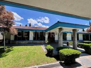Casa en Venta Col Bugambilias, un piso, gran jardín, esquina. INVERSIONISTAS