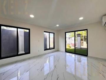 Casa en venta, Col. Flores