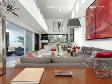Casa en Venta Colomos Providencia de Lujo Cerca Andares 4 Recamaras Zapopan