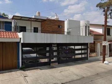 CASA EN VENTA COLONIA BOSQUES DE LA VICTORIA POR REMATE, EXCELENTE OPORTUNIDAD!