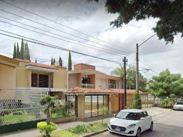 CASA EN VENTA COLONIA BOSQUES DE LA VICTORIA POR REMATE, GRAN OPORTUNIDAD!