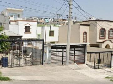 CASA EN VENTA COLONIA BALCONES DE LAS MITRAS POR REMATE, EXCELENTE OPORTUNIDAD!