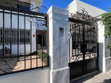 Casa en venta Colonia Modelo con uso mixto y gran patio en Hermosillo