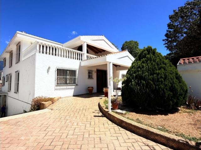 CASA EN VENTA COLINAS DE LOS RUICES 7H/6B/6P