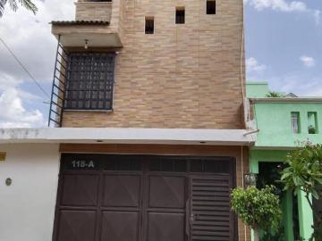 Casa con locales en venta Colinas del Carmen León, Gto