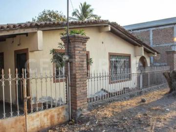 Casa en Venta Como Terreno en Armeria, Colima