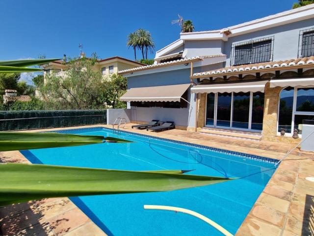 Casa en venta con 400 m2, 4 dormitorios en Real de Gandía