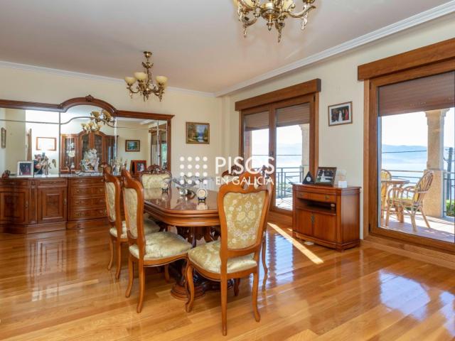 Casa en venta con 413 m2, 3 dormitorios en Dorrón Sanxenxo