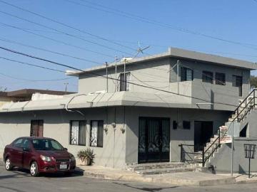 Casa en Venta con 4 departamentos en esquina en la col. Celestino Gasca en Escobedo, N.L