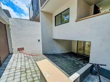 Casa en Venta con 4 estacionamientos 3 habitaciones en Santa Cecilia Coyoacán