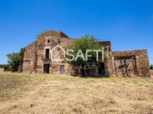 Casa en venta con 520 m2, 8 dormitorios en Corçà