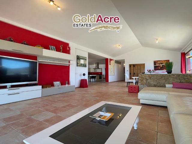 Casa en venta con 537 m2, 5 dormitorios en La Pared Pájara