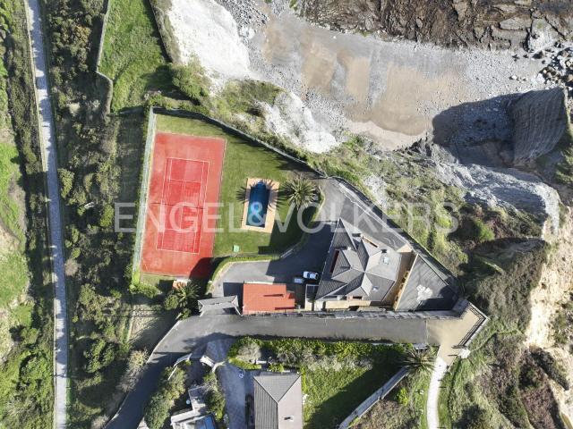 Casa en venta con 609 m2, 9 dormitorios en Periurbano Rural Rural Gijón