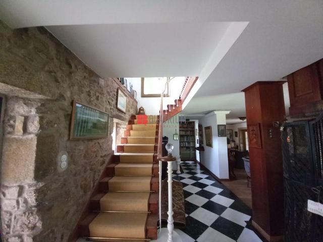 Casa en venta con 883 m2, 5 dormitorios en Oza Teo