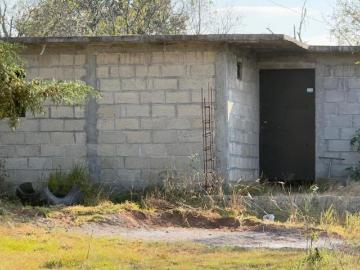 Casa en venta con 941m2 de terreno, ubicada en La Tenencia, Epitacio Huerta, Michoacán