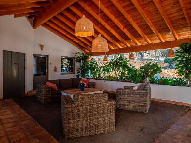 Casa en venta con 650 m2, 7 dormitorios en Alicante