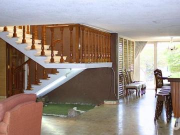 Casa en venta con 1572 metros cuadrados de terreno, gran jardín en la colonia Santa Marta Acatitla